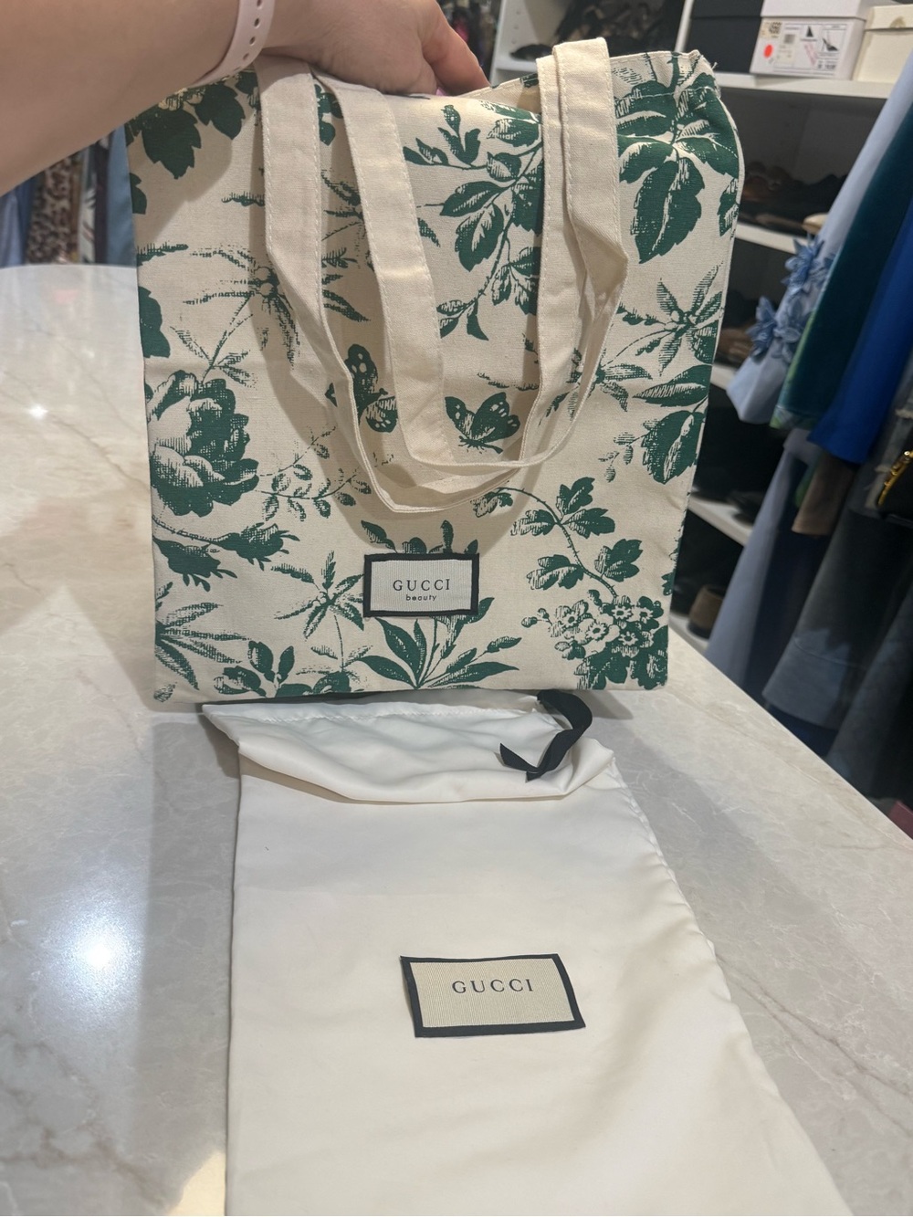 Bundle Gucci Novelty Tote Bag green 35 × 30cm  Gucci Silk dust bag New